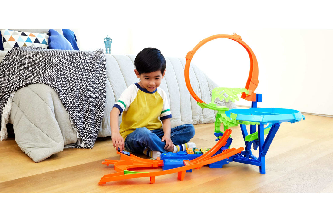 Hot Wheels Stunt Tracks Mid-Air Crash