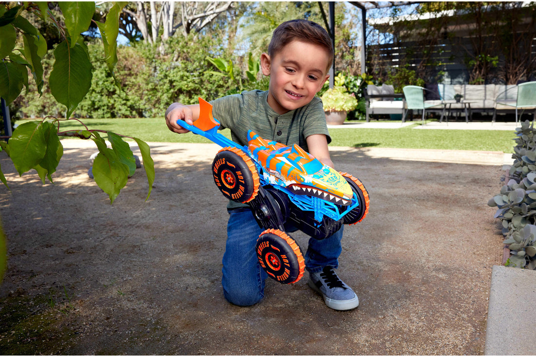 Hot Wheels Monster Trucks Tiger Shark Climber RC Vehicle