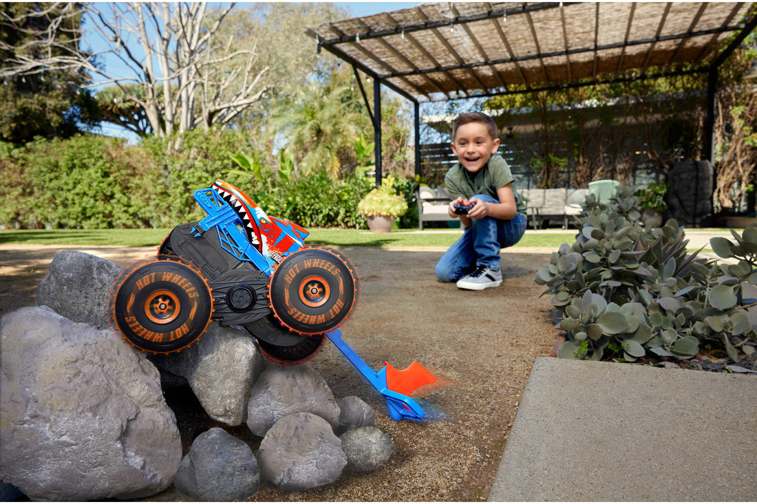 Hot Wheels Monster Trucks Tiger Shark Climber RC Vehicle