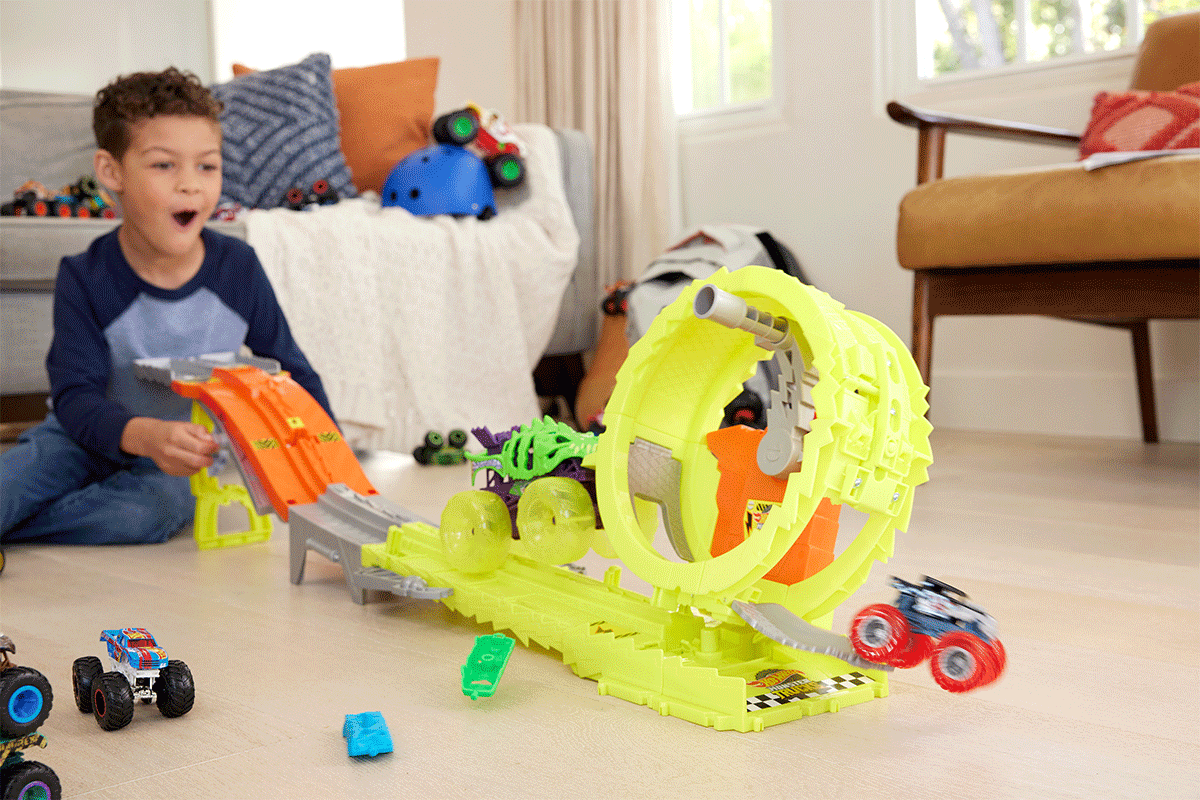 Hot Wheels Monster Trucks Power Smashers Charge & Chase Challenge Track Set