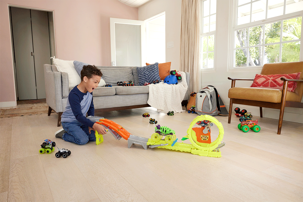 Hot Wheels Monster Trucks Power Smashers Charge & Chase Challenge Track Set