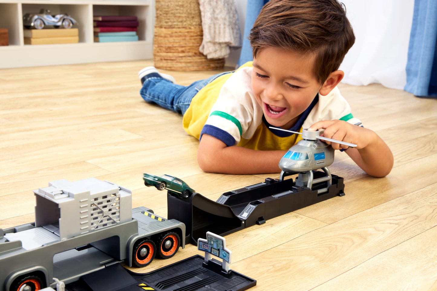 Matchbox Transforming Mobile Command, Large-Scale Vehicle with Helicopter & 2 Toy Cars from the Movie