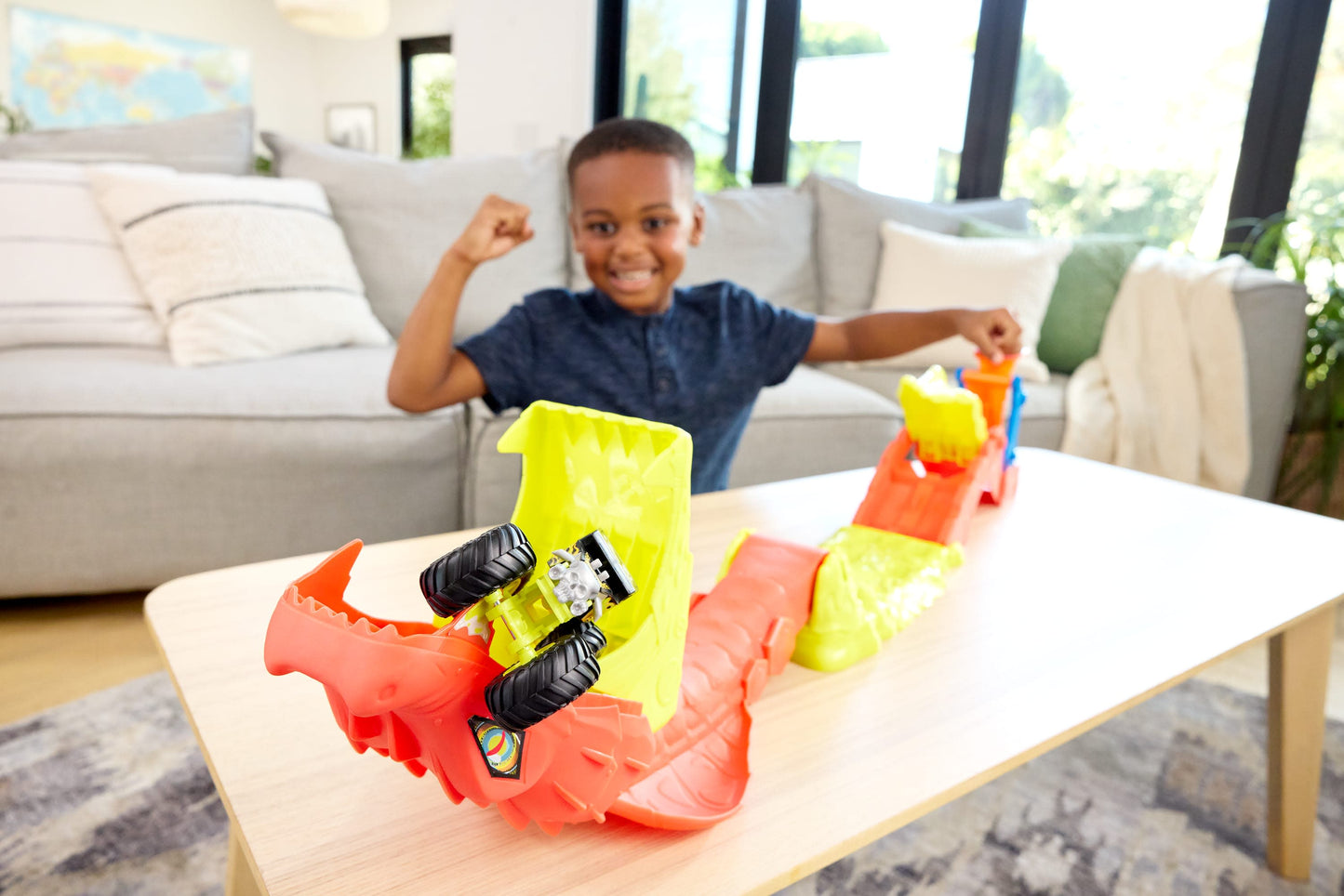 Hot Wheels Monster Trucks Snake Slam Takedown Playset