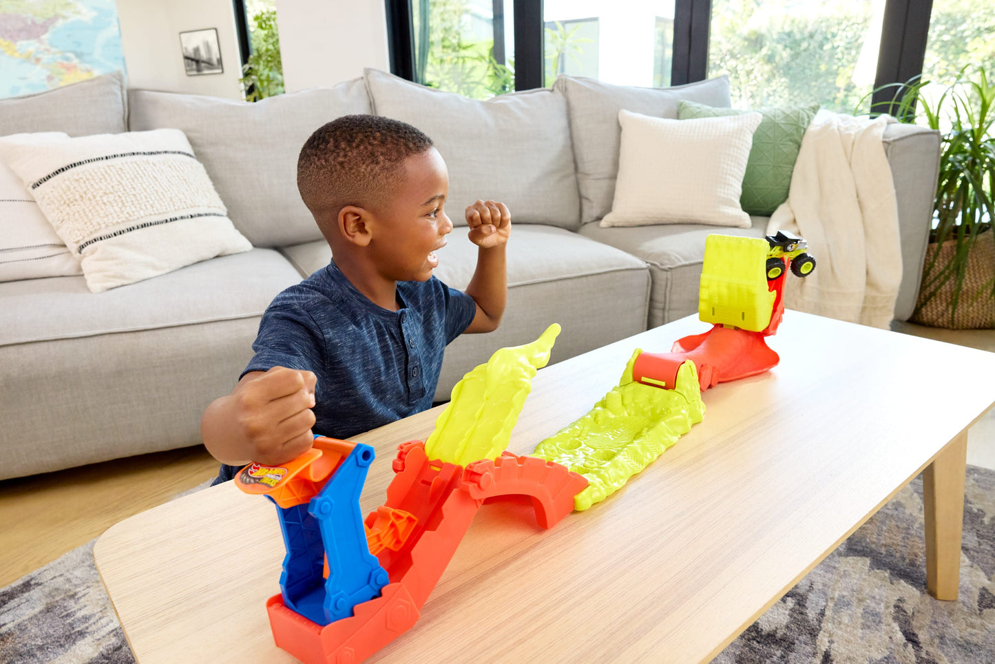 Hot Wheels Monster Trucks Snake Slam Takedown Playset